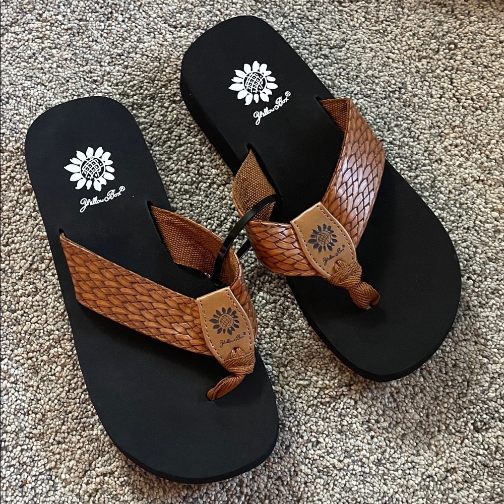 Yellow box brown strap flip flop 6 1/2